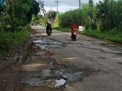 Jalan Rusak di 6 Desa Kab Blitar Selatan Sepanjang 6 KM Hanya Ditambal Sulam