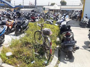 Meski Ada #ParkiruntukSepeda Stasiun Tambun, Ontel Ini Parkir di Area Motor Meski Ada #ParkiruntukSepeda Stasiun Tambun, Ontel Ini Parkir di Area Motor