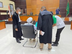 Habib Rizieq Protes ke Hakim Putrinya Sulit Masuk Ruang Sidang