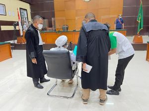 Habib Rizieq Protes ke Hakim Putrinya Sulit Masuk Ruang Sidang Habib Rizieq Protes ke Hakim Putrinya Sulit Masuk Ruang Sidang