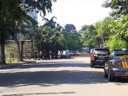 Benda Menyerupai Bom di Depan Rumah Ahmad Yani Dievakuasi Gegana