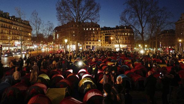 Tuntut Hidup Layak, Ratusan Migran Bangun Tenda di Alun-alun Paris