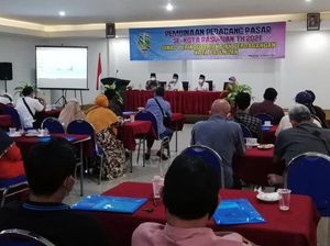 Gus Ipul Ajak Pedagang Bikin Pasar Tak Kumuh Lagi Gus Ipul Ajak Pedagang Bikin Pasar Tak Kumuh Lagi