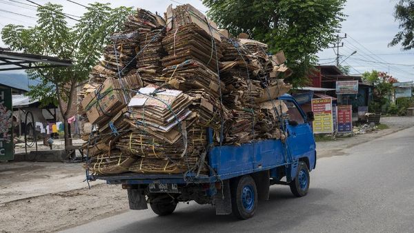 Jangan Ditiru! Aksi Berbahaya Pikap Obesitas di Palu