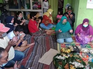 Kepulangan Ara Disambut Tumpengan Oleh Warga dan Keluarga Kepulangan Ara Disambut Tumpengan Oleh Warga dan Keluarga