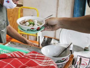 Dijual di Gerobak, 5 Bakso Enak di Bogor Ini Selalu Diantre Pelanggan Dijual di Gerobak, 5 Bakso Enak di Bogor Ini Selalu Diantre Pelanggan
