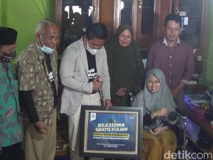 Hore! Rahma, Gadis Difabel Jago Melukis Dapat Beasiswa Kuliah