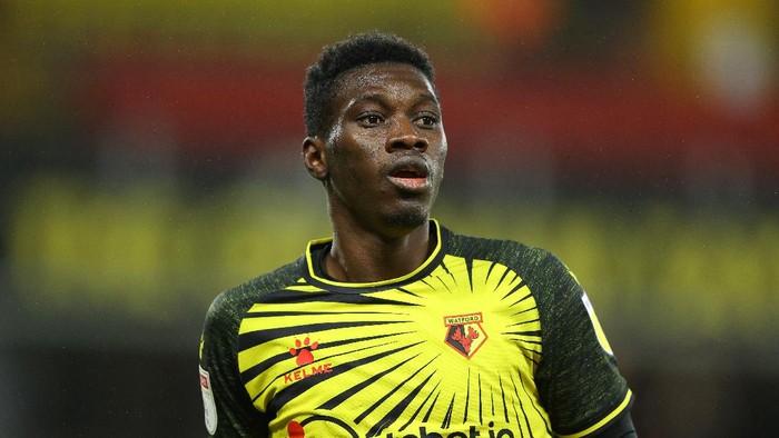 WATFORD, ENGLAND - JANUARY 19: Ismaïla Sarr of Watford in action during the Sky Bet Championship match between Watford and Barnsley at Vicarage Road on January 19, 2021 in Watford, England. Sporting stadiums around the UK remain under strict restrictions due to the Coronavirus Pandemic as Government social distancing laws prohibit fans inside venues resulting in games being played behind closed doors. (Photo by Richard Heathcote/Getty Images)