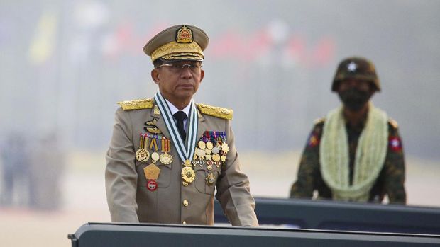 Myanmar's junta chief Senior General Min Aung Hlaing, who ousted the elected government in a coup on February 1, presides an army parade on Armed Forces Day in Naypyitaw, Myanmar, March 27, 2021. REUTERS/Stringer