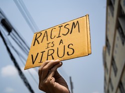 Rasisme di AS, Wanita Keturunan Asia Ditendang-Diinjak