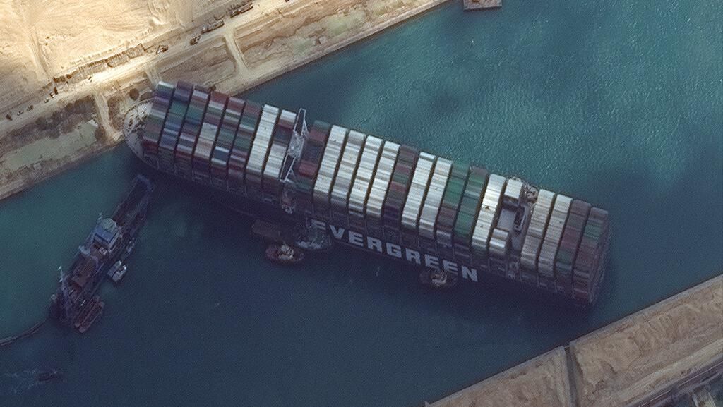 Kandasnya Kapal Raksasa di Terusan Suez Masih Jadi Sorotan Dunia