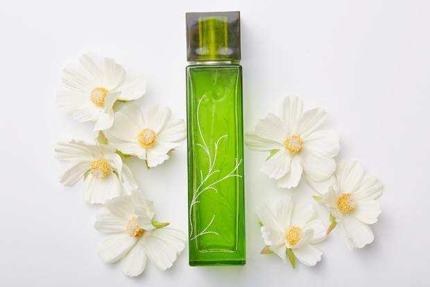 Kandungan Parfum/foto: freepik.com Memilih eye cream yang aman dari kandungan parfum akan meminimalkan adanya iritasi pada kulit sensitif.