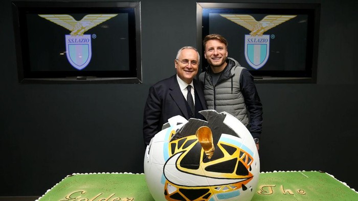 ROME, ITALY - MARCH 12: Ciro Immobile of SS Lazio poses with SS Lazio President Claudio Lotito, as he celebrates winning the Golden Boot Award with a special cake, after the Serie A match between SS Lazio and FC Crotone at Stadio Olimpico on March 12, 2021 in Rome, Italy. (Photo by Marco Rosi - SS Lazio/Getty Images)