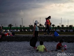 Wisata ke PIK, Wajib Mampir ke Pantai Pasir Putih PIK 2