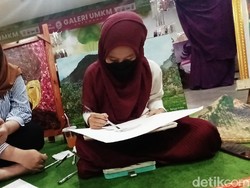 Dinda, Gadis Belia yang Kenalkan Karawang Lewat Lukisan