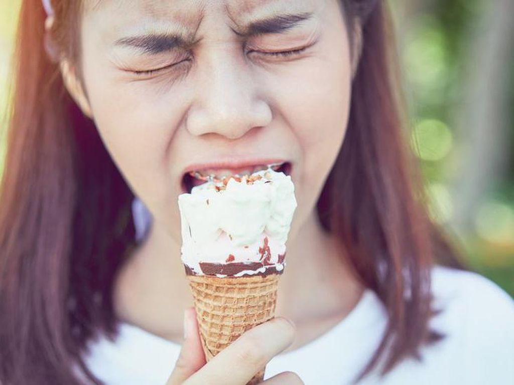 Peneliti Ungkap Misteri Gigi Ngilu Setelah Makan Es Krim Peneliti Ungkap Misteri Gigi Ngilu Setelah Makan Es Krim