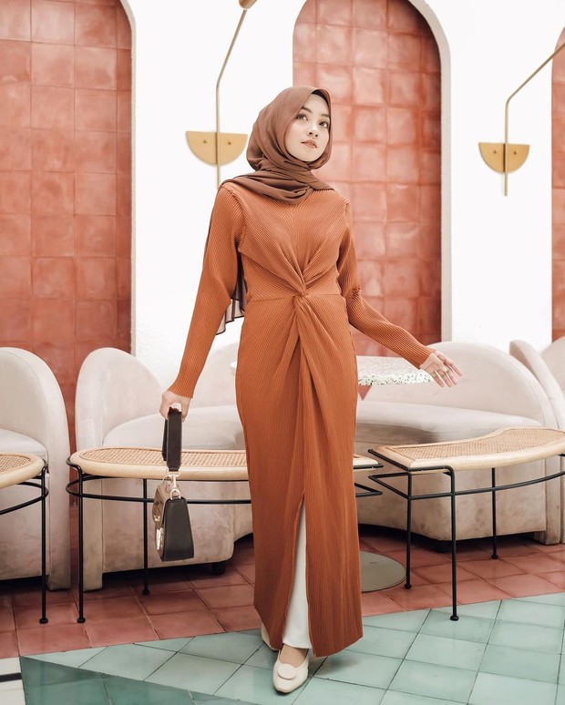 Pleated dress/instagram.com/meiraniap/ Pleated dress