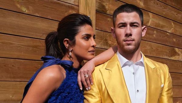 Kisah Cinta 8 Pasangan Seleb yang Bertemu di Media Sosial, PDKT Lewat DM