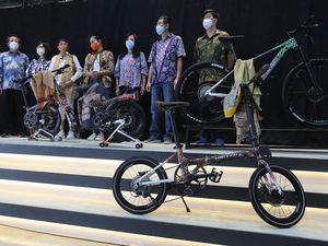 Sepeda Motif Batik Karya Anak Bangsa Ini Raih Rekor MURI Lho