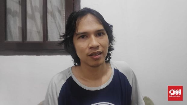 Harri (29), meminta pemerintah lebih tegas dalam menerapkan kebijakan larangan mudik untuk mengantisipasi penyebaran Covid-19.
