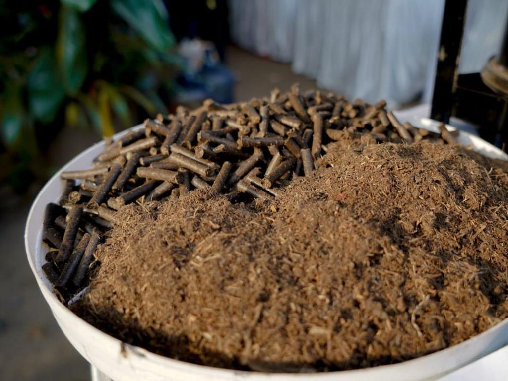 Upaya Pemanfaatan Sampah Menjadi Energi Upaya Pemanfaatan Sampah Menjadi Energi