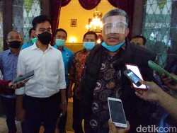 Puisi Penuh Makna Fahri Hamzah yang Diidolakan Putra Jokowi