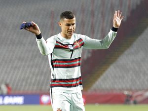 Ronaldo Kena Ejek Matic, Fernandes Dibawa-bawa