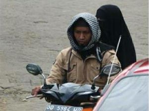 Misteri Senior yang Ajari Pasutri Makassar Bikin Bom Bunuh Diri Misteri Senior yang Ajari Pasutri Makassar Bikin Bom Bunuh Diri