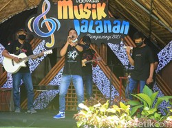 Saat Pelaku Seni Banyuwangi Tampil Apik di Festival Musik Jalanan Banyuwangi