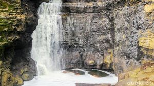 Foto: Air Terjun Gentongan nan Indah, tapi Bau Belerang