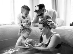 Hillary Duff Umumkan Kelahiran Anak Ketiga, Congrats!