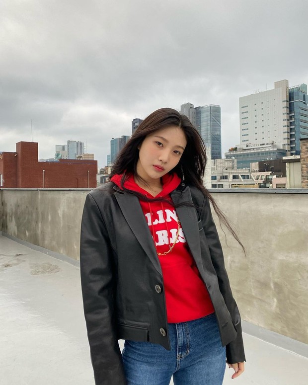 Hoodie, jaket kulit, dan celana jeans/instagram.com/_imyour_joy_ Hoodie, jaket kulit, dan celana jeans