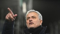 Jose Mourinho tempati nomor pertama. Mourinho pernah dipecat MU, Chelsea, dan Tottenham dengan total pesangon yang dia dapat sebesar 53 juta Pounds atau kalau ditotal dengan kurs terkini ada di angka Rp 982 miliar! (Getty Images)