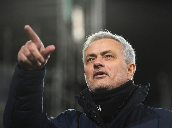 LONDON, ENGLAND - MARCH 04: Jose Mourinho, Manager of Tottenham Hotspur reacts during the Premier League match between Fulham and Tottenham Hotspur at Craven Cottage on March 04, 2021 in London, England. Sporting stadiums around the UK remain under strict restrictions due to the Coronavirus Pandemic as Government social distancing laws prohibit fans inside venues resulting in games being played behind closed doors. (Photo by Neil Hall - Pool/Getty Images)