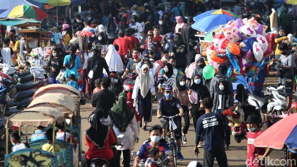 Kala Warga Padati Kawasan BKT Saat Minggu Pagi