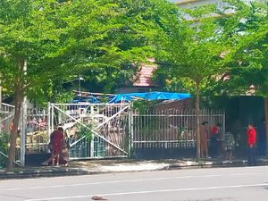 Suasana Pasca-ledakan Besar di Depan Gereja Katedral Makassar