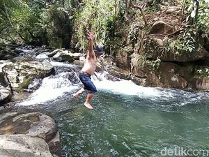 Foto: Menyatu dengan Alam di Wisata Leuwi Pamipiran