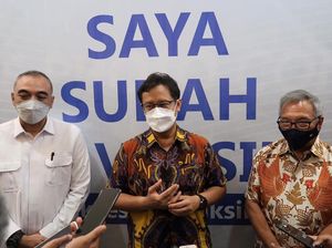 Menkes Cek Vaksinasi Lansia di Mal Tangerang