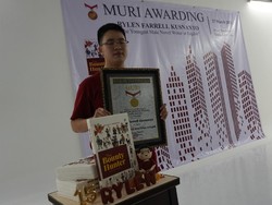 Bocah 15 Tahun Raih Penghargaan MURI Sebagai Penulis Muda Bahasa Inggris