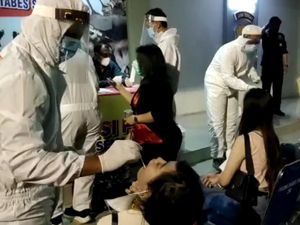 Asyik Nongkrong Saat Pandemi, 95 Orang di Kafe Semarang Diciduk Polisi Asyik Nongkrong Saat Pandemi, 95 Orang di Kafe Semarang Diciduk Polisi