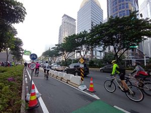 Kata Pesepeda Road Bike di Sudirman soal Wacana Dispensasi Keluar Jalur Kata Pesepeda Road Bike di Sudirman soal Wacana Dispensasi Keluar Jalur