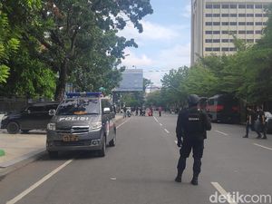 Polisi Kumpulkan Potongan Tubuh Pelaku Bom Bunuh Diri Makassar dari Lokasi