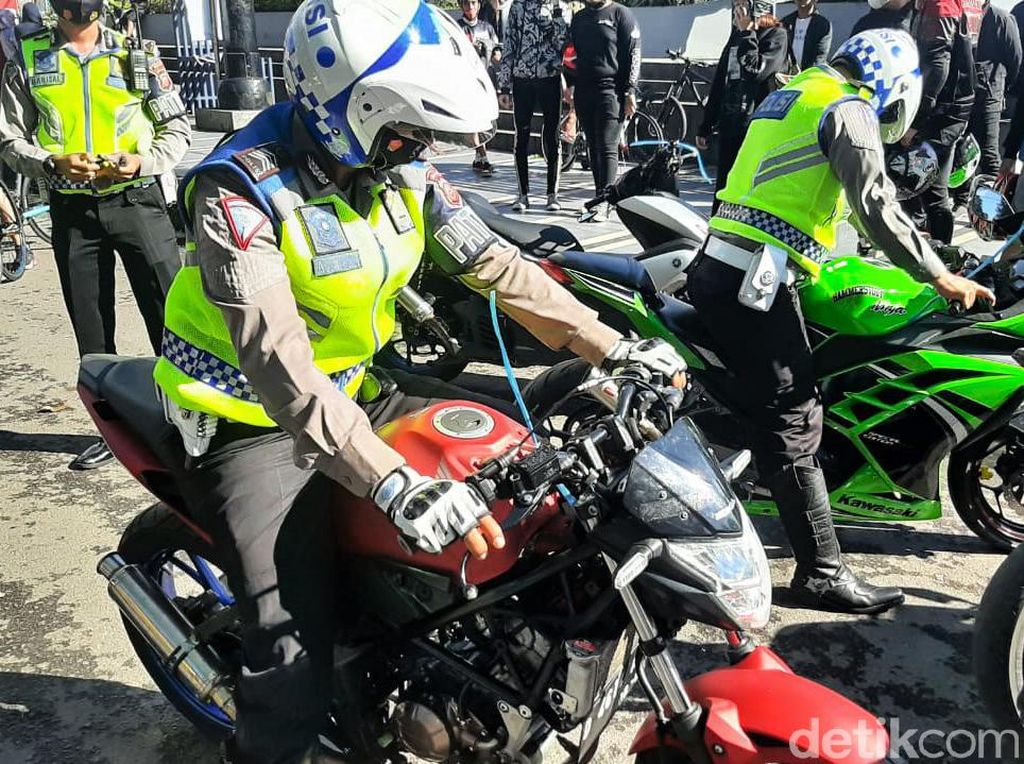 Polisi: 12 Rombongan Moge Ducati Tetap Ditilang, Karena Knalpot Bising Polisi: 12 Rombongan Moge Ducati Tetap Ditilang, Karena Knalpot Bising