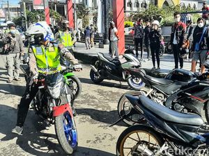Puluhan Motor Berknalpot Bising Terjaring Razia di Kawasan Lembang
