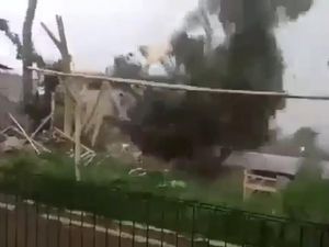 Angin Puting Beliung Terjang Sejumlah Rumah di Cimenyan Bandung Angin Puting Beliung Terjang Sejumlah Rumah di Cimenyan Bandung