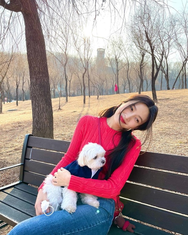 Sweater rajut dan celana jeans/instagram.com/_imyour_joy_ Sweater rajut dan celana jeans/instagram.com/_imyour_joy_