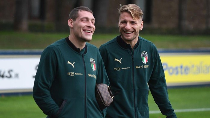 FLORENCE, ITALY - NOVEMBER 11:  Andrea Belotti and Ciro Immobile of Italy smile during a Italy training session at Centro Tecnico Federale di Coverciano on November 11, 2019 in Florence, Italy.  (Photo by Claudio Villa/Getty Images)