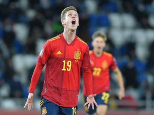 Barcelona Incar Dani Olmo, tapi Dapatnya Malah Luuk de Jong