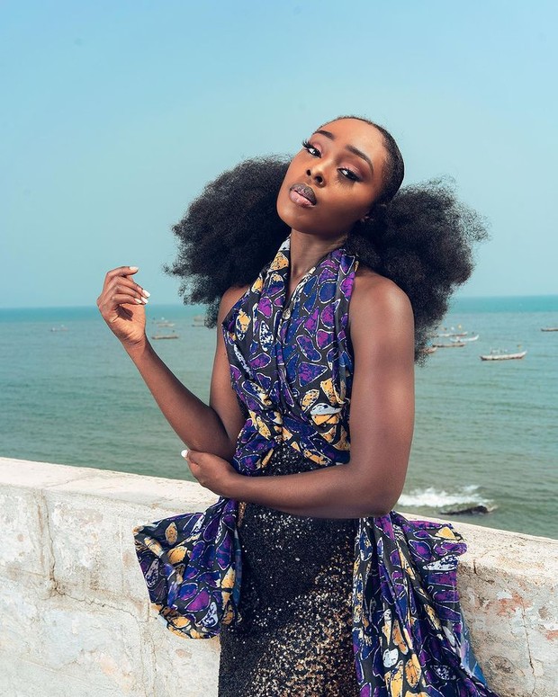 Abena Appiah sata melakukan pemotretan (foto: instagram.com/abenaakuaba)