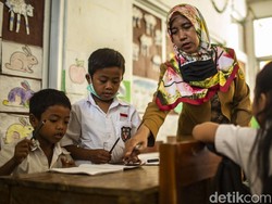 Anak Masuk Sekolah Belum Divaksinasi COVID-19, Anda Setuju?